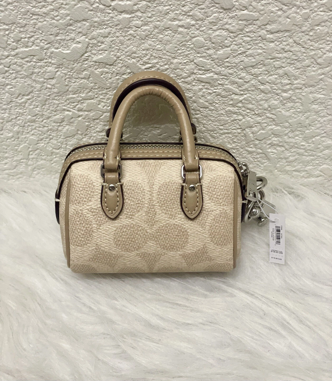 Borsa a tracolla Coach Mini Rowan nuova con etichette ciondolo in tela firmata sabbia tortora