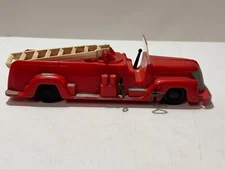 VINTAGE SAUNDERS WIND-UP FIRE TRUCK W/ SIREN 12" FIRE ENGINE RED
