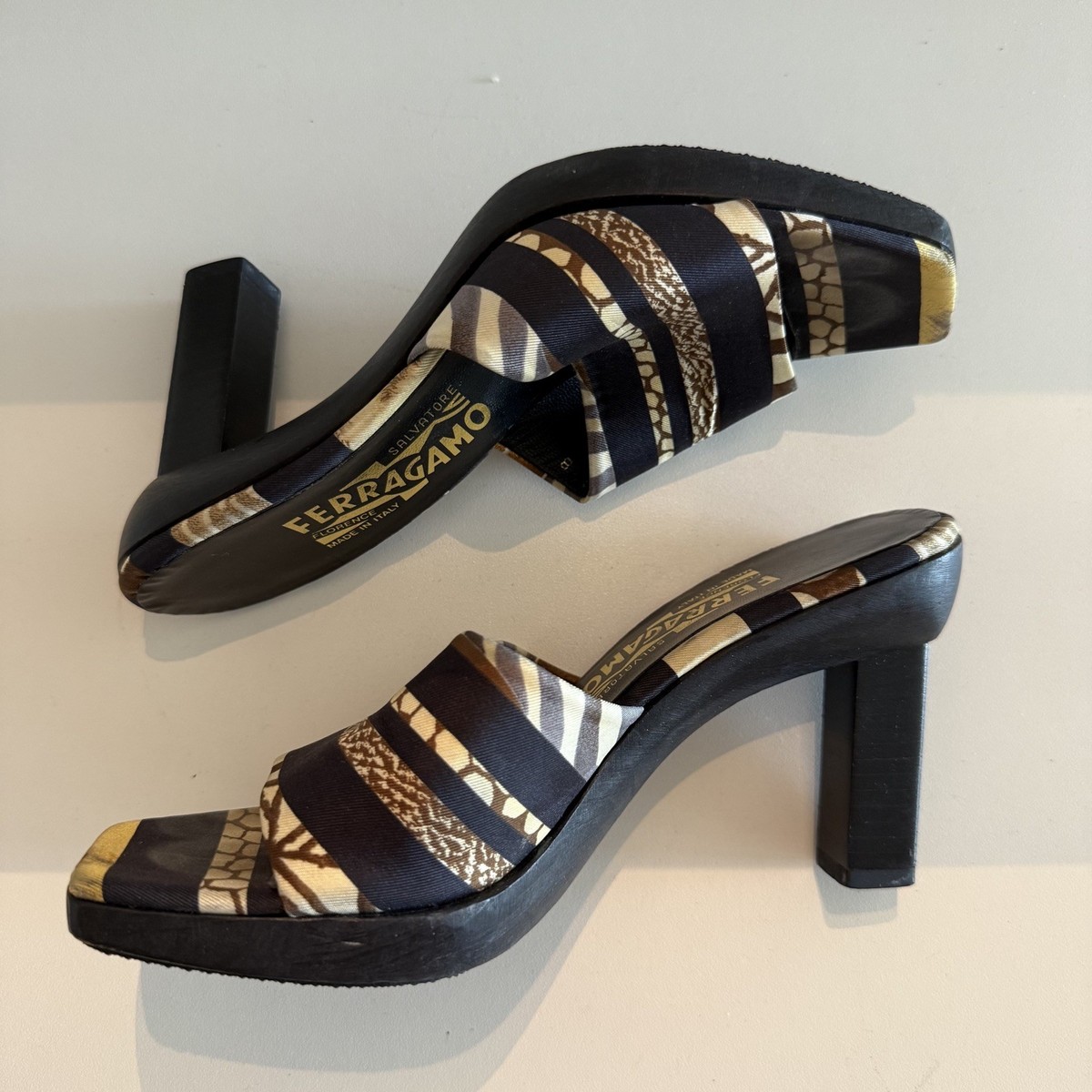 Salvatore Ferragamo Vintage Silk-Print Platform Mules – Size 6 – DA 581 D70 S View 4