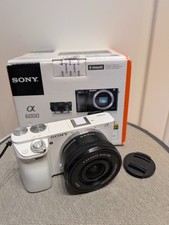 Sony Alpha a6000 weiß + Objektiv  + E PZ 16-50mm Shuttercount 8433