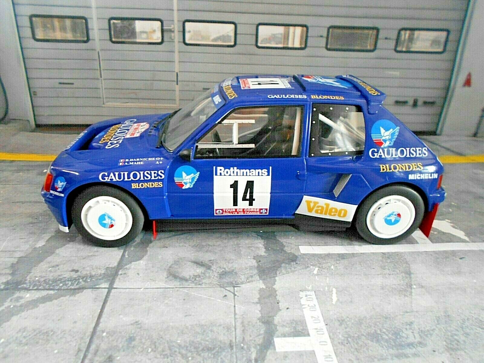PEUGEOT 205 T16 Rallye Gr.B Tour de Corse 1985 14 Darniche Gauloises IXO 118 