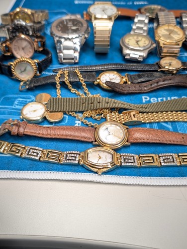 Watch lot for parts or repair Fossil Gruen Swiss army wittnauer gucci seiko - Imagen 7 de 9