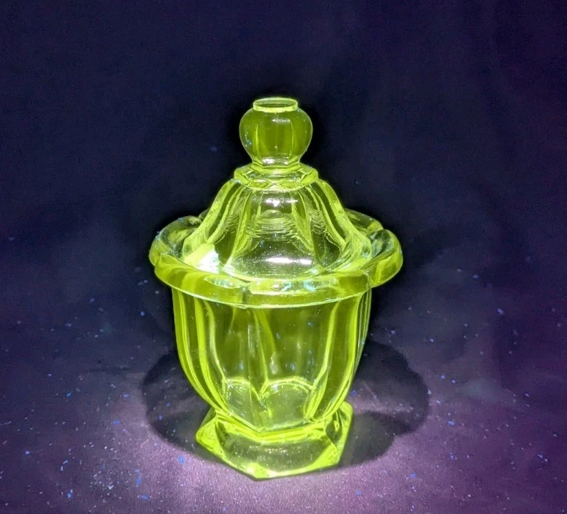 Sucrier confiturier en faience blanche reproduction décor Tradition Vieux Moustiers rose