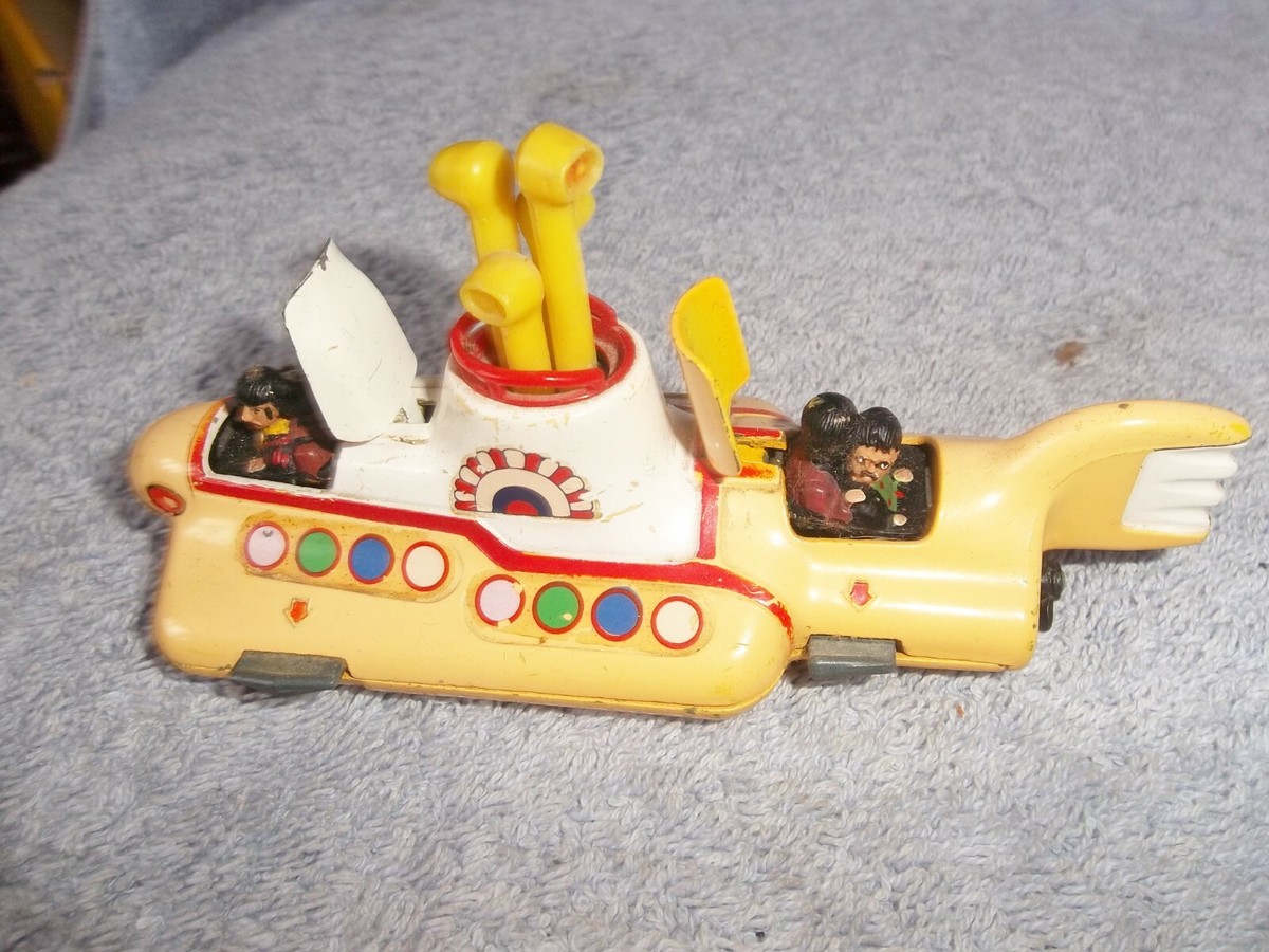 THE BEATLES CORGI YELLOW SUBMARINE CORGI MODEL YELLOW AND WHITE