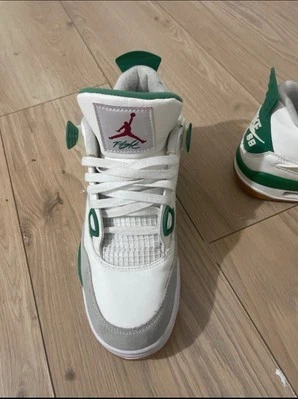 Air Jordan 4 SB Pine Green / DR5415-103 / 43 EU - 9,5 US - 8,5 UK - Photo 1/4