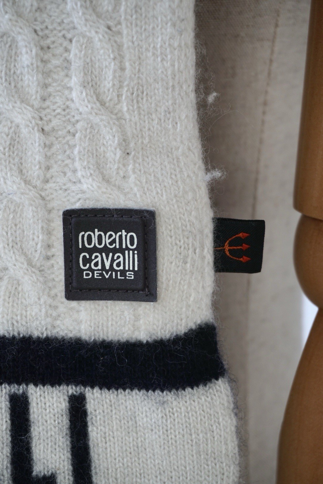 Roberto Cavalli Devils Cable-Knit Wool Scarf Ivor… - image 5