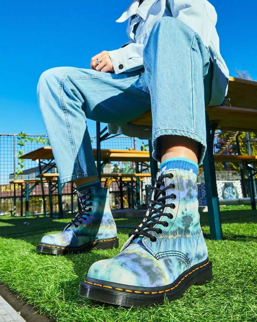 Doc Martens 1460 Pascal Blue Tie Dye Leather Lace Up Boots Womens Size 7 38  New