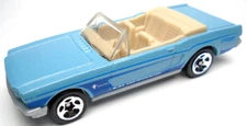 2014 HOT WHEELS '65 FORD MUSTANG CONVERTIBLE BLUE 1:64 DIECAST 3" CAR WITH BEIGE