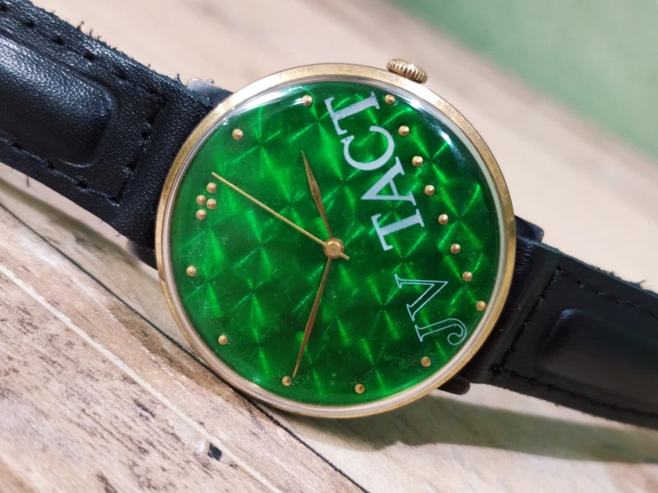  Reloj Pulsera Mecánico Soviético Vintage URSS Hombre Delgado. Foto 2 de 4