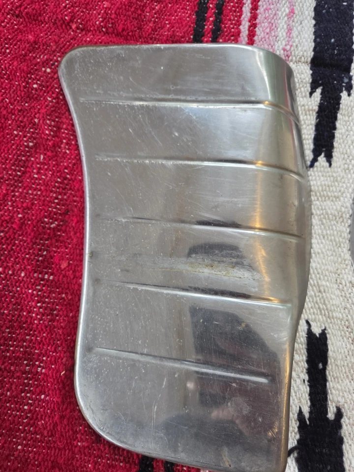 1946 - 1948 CHEVROLET FLEETLINE FLEETMASTER STYLEMASTER GRAVEL GUARDS ROCK TRIM - Image 2 of 4