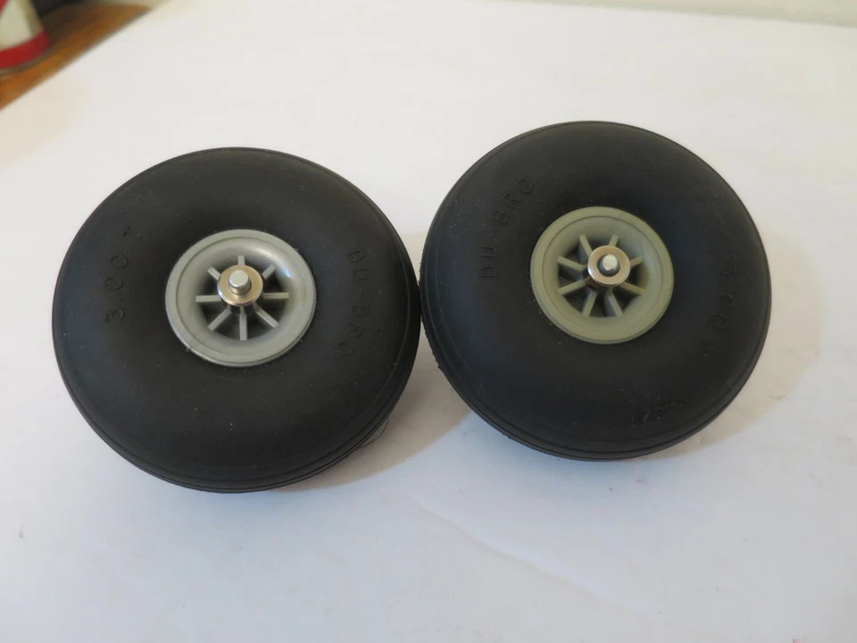 Vintage Pair Du-Bro 3.75 Treaded Rubber Wheel 5/32 Dura Collars & Shaft w Nut - Image 3 of 4