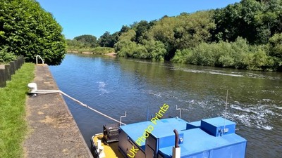 Foto 6x4 Flussabwärts bei Stoke Schleuse am River Trent Harlekin c2016