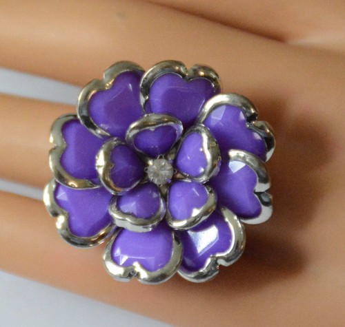 Floral Ring w Heart Shaped Leaves & Crystal Center / Choose Red ~ Pink ~ Purple - Picture 4 of 6