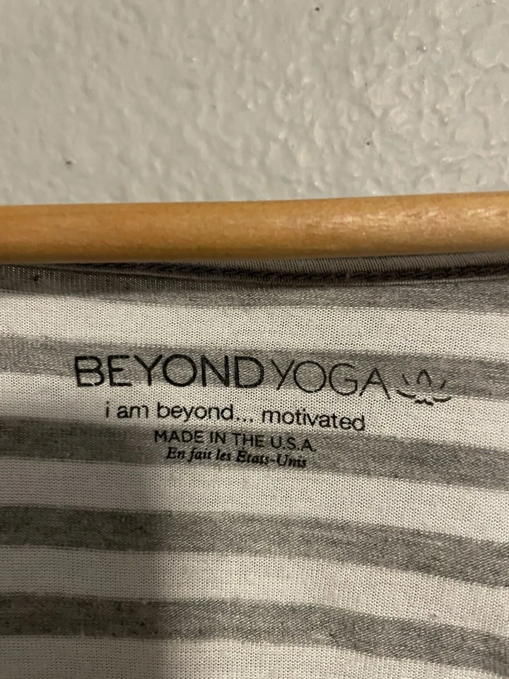 Top Beyond Yoga para mujer talla XS gris a rayas rayón elástico dobladillo alto bajo atletismo Foto 3 de 4