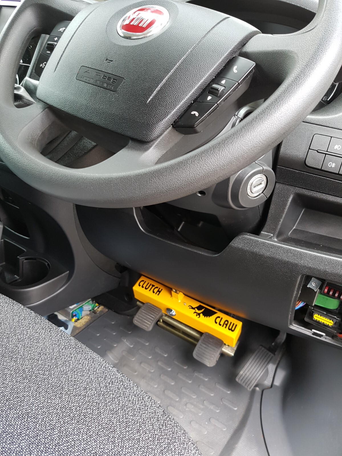 Centinel Clutch Claw pedal lock car van motorhome land rover incar