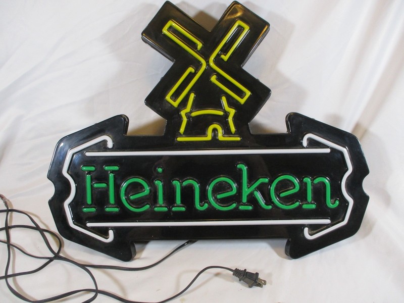 Heineken - Wall Hanging - Lighted Beer Bar Sign - 21" x 18" - Works