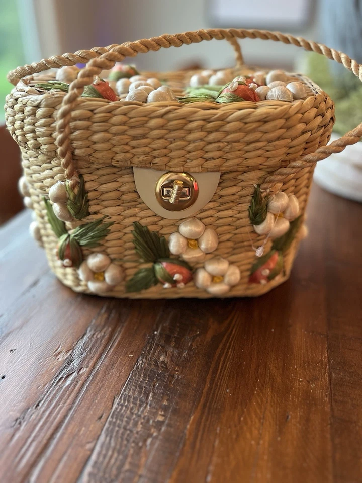 复古菲律宾水果 - 草莓花编织草篮袋钱包 — 第 4/4 张图片