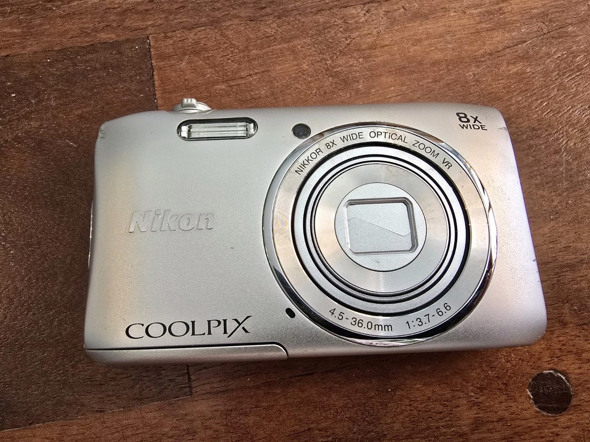 Nikon COOLPIX S3600 20.1MP Compact Digital Camera No Battery Not