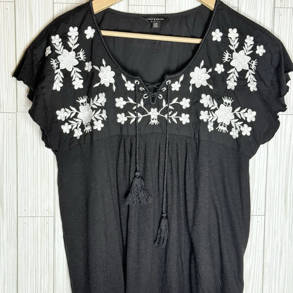 Lucky Brand Women’s Top Size Large Black Short sleeve Embroidered White Flowers - Image 2 of 4