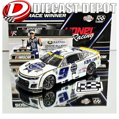 CHASE ELLIOTT 2025 KANSAS WIN KELLEY BLUE BOOK RACED VERSION 1/24 ARC DIECAST