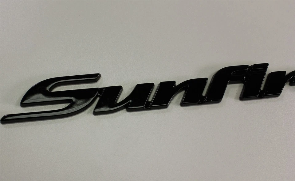 Insignia de puerta delantera Pontiac Sunfire 95-98 22596471 negra (41U) OEM de fábrica Foto 4 de 4