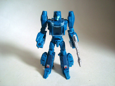 Transformers 2016 Titans Return Deluxe Class BLURR and Hyperfire Figures