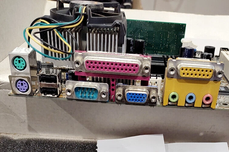 Intel Celeron 1000 Mhz / 256Ram / Mainboard - Image 3 of 4