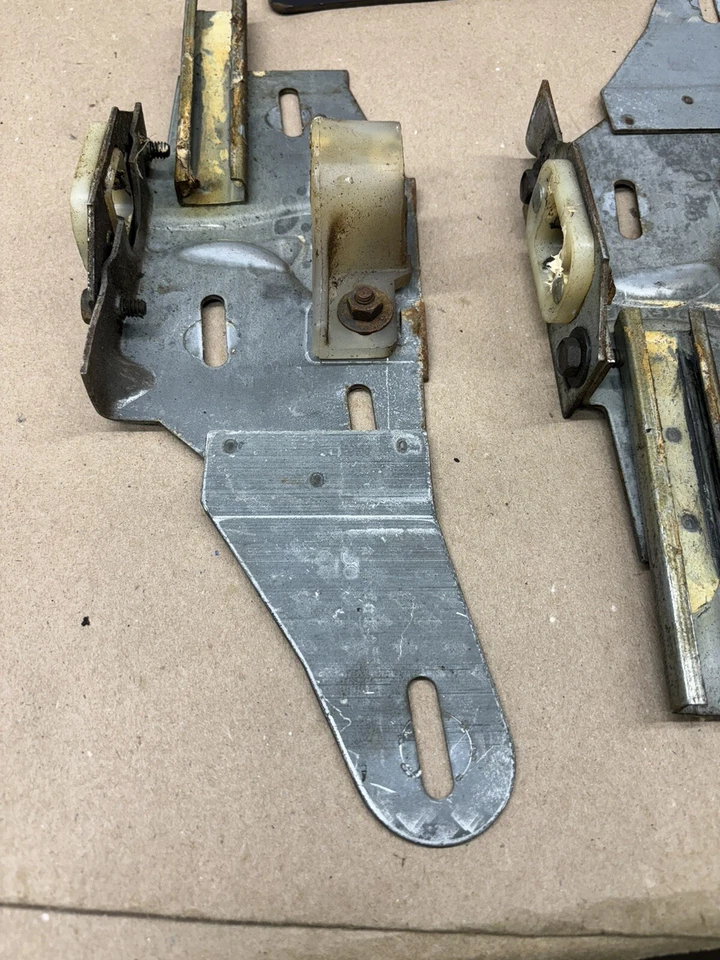 1968 1972 CHEVELLE GTO CUTLASS GS DOOR WINDOW REGULATOR TRACKS SLIDERS SETUP SET - Image 2 of 4