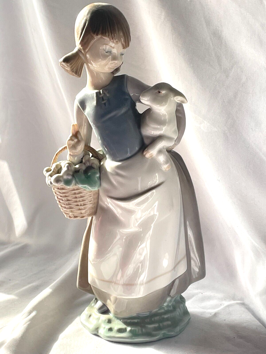 VTG LLADRO GIRL WITH BASKET & LAMB SHEEP FIGURINE MINT CONDITION