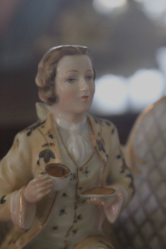 De colección Porcelana Hombre Mujer Pareja en Sofá Tomando Té Victoriano ¡Muy Elegante! - Imagen 7 de 17