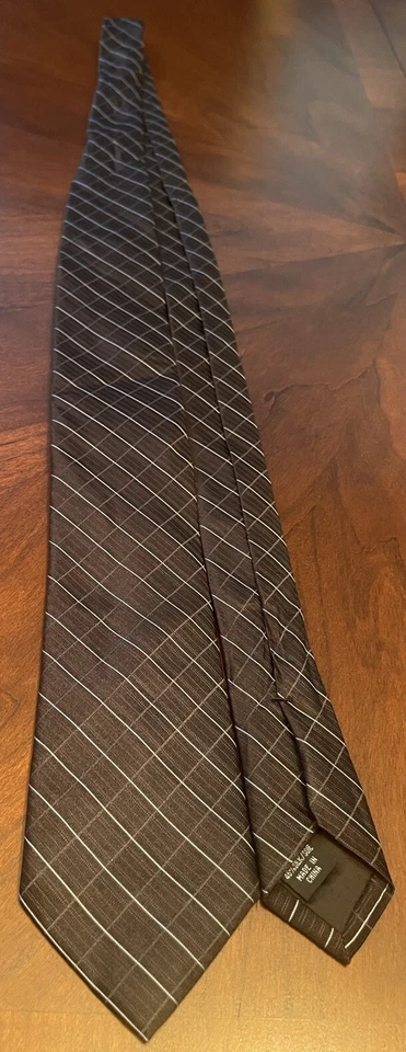 Corbata de cuello para hombre Calvin Klein negra 54 % poliéster 46 % seda hecha en China Foto 3 de 4