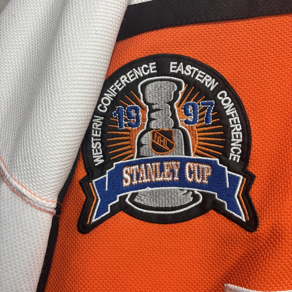 VTG CCM Philadelphia Flyers Eric Lindros Air Knit 88 Captain Jersey Men’s Sz 50 - Image 3 of 4