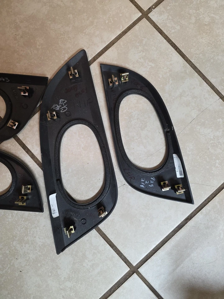 02-09 GMC Envoy 02-06 Envoy XL Juego de bisel de cubierta de manija de puerta interior Foto 4 de 4