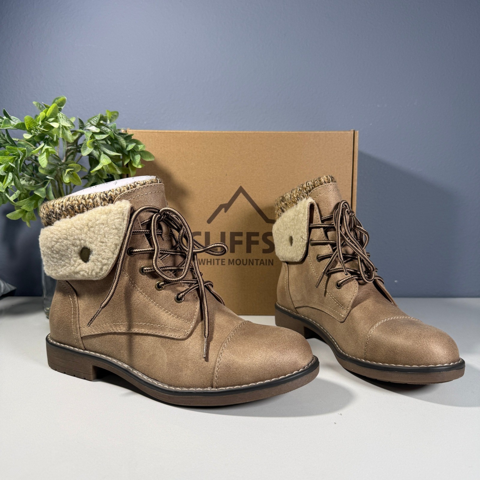 Cliffs by White Mountain Women's Lace Up Winter Boots Size 8.5 Tan Multi Fabric