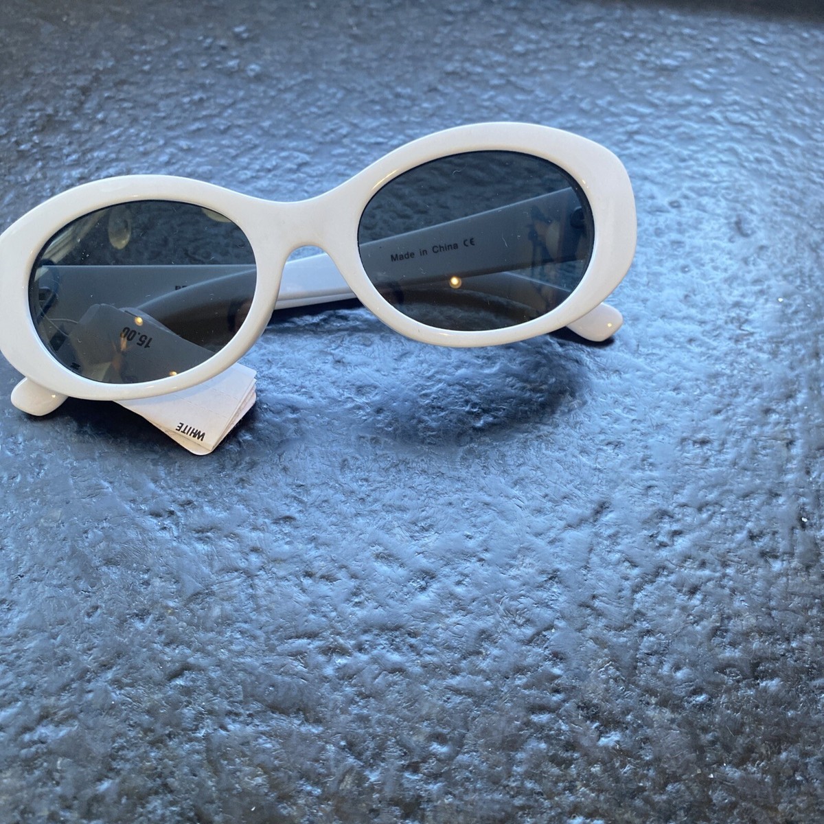 White Oval Women\'s Sunglasses White Oval Sunglasses #1143430 | Zenni Optical main image 3