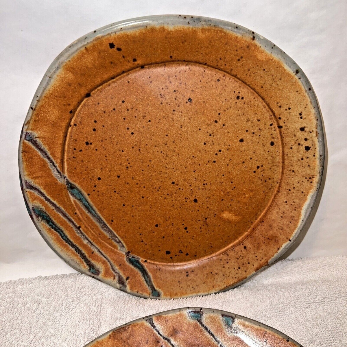 Julie Sanders Cyclamen Pottery 8” plates x2 California art