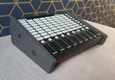 Akai APC Mini Black Valchromat Stand (NUR) aus Synthesizern und Holz