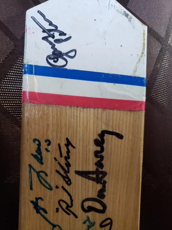 Greatest NHL Hockey Legends Autographed Hockey Stick - Image 4 of 4