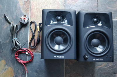 M-Audio AV42 Aktive 2-Wege Studiomonitor Lautsprecher Paar 20W 4'' Schwarz Cinch Sehr guter Zustand