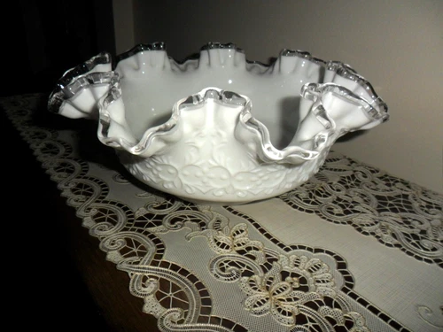 VINTAGE FENTON SILVER CREST MILK GLASS BOWL FUTED EDGES  9.5” SPANISH LACE
