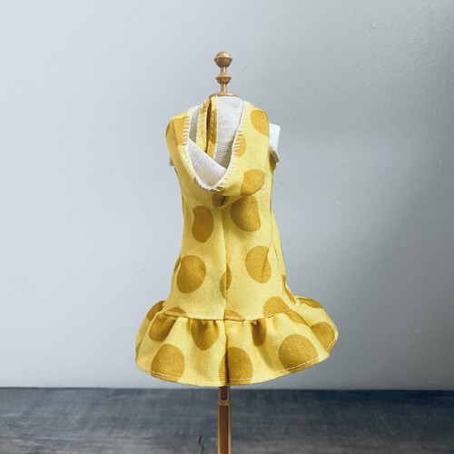 Barbie 1959 vestido amarillo con capucha para muñeca de 11 pulgadas lunares - Imagen 2 de 5
