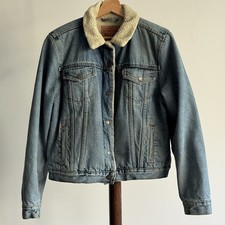Vintage Levi  s sherpa denim jacket. Tagged XL but fits closer to a women  s M.
