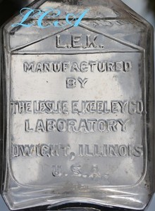 Antique DRUNKENESS CURE bottle from LESLIE KEELEY LABORATORY DWIGHT ILL  'as is'