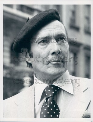 1976 Actor Hurd Hatfield Wearing Beret in Kojak 1970s TV Show Press Photo 