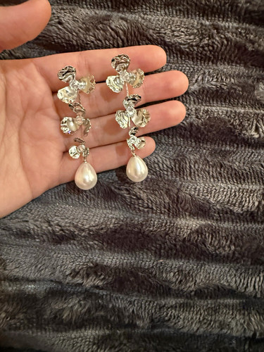 Silver & White Flower Metal Dangle/Drop Earrings Pearl Teardrop Rhinestone Post