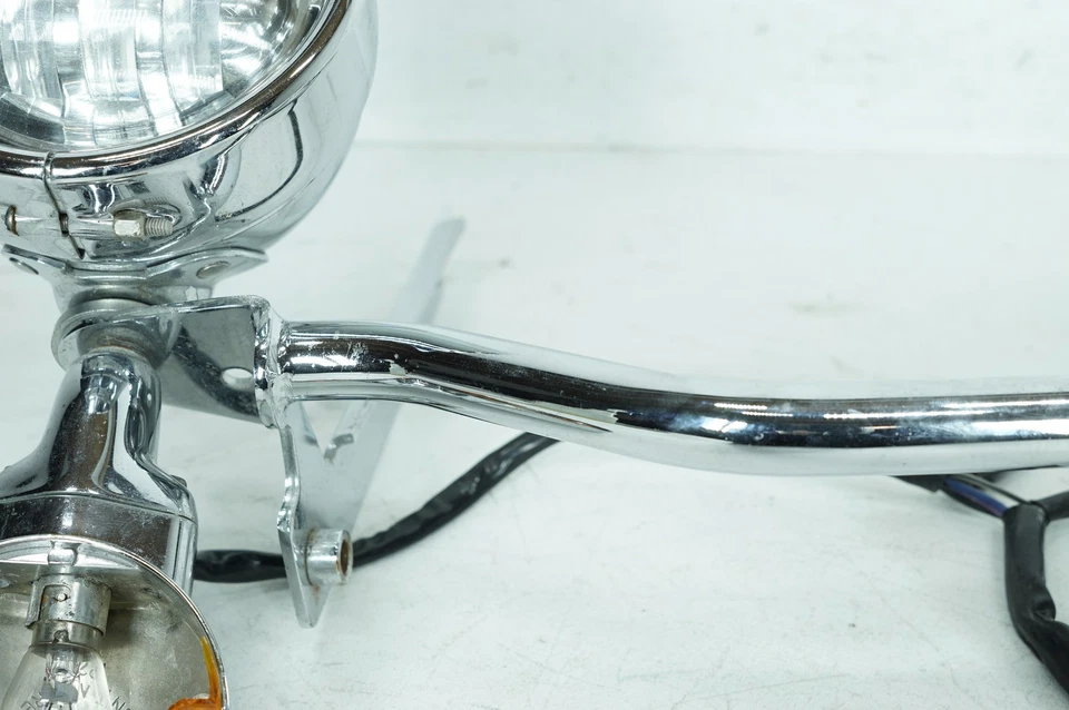 2010 Harley Softail Heritage Classic Front Turn Signal Indicators Aux Light Bar - Image 4 of 4