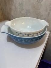 Vintage Pyrex Snowflake Garland Cinderella Nesting Bowls  443  & 444 READ