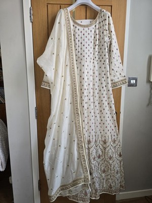 Traditionelles weißes Indianerkleid