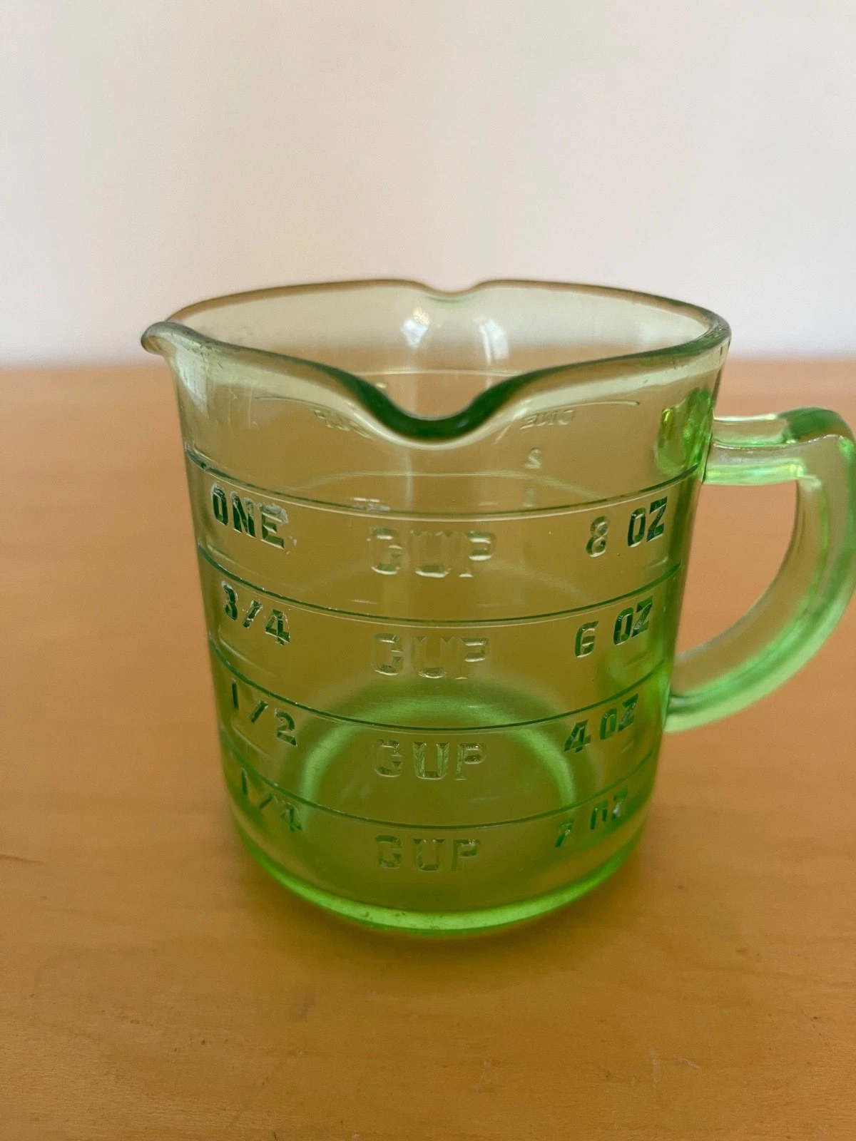 1930s Kelloggs Green Uranium Vaseline Glass Measuring Cup 8oz Three Spout
Opens in a new window or t