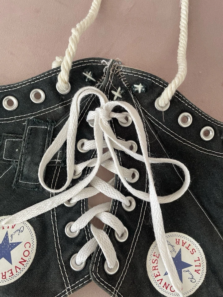 Top corsé Converse reciclado - hecho a mano, con cordones, estilo Y2K Foto 4 de 4